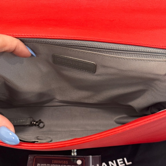 CHANEL Red Quilted caviar jumbo Boy Bag - Picture 9 of 10